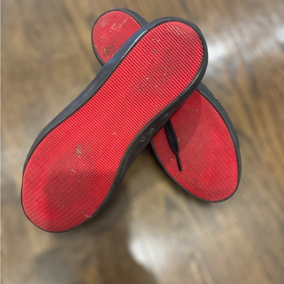 Lacoste Kids Black Sneakers with Blue Lining - Picture 4 of 4